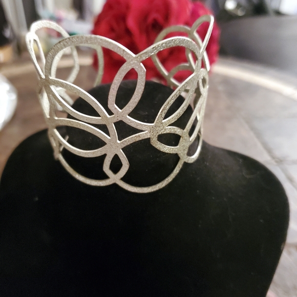 New Textured Silver Open Circle Link Bracelet Avon 2009 - Picture 3 of 5